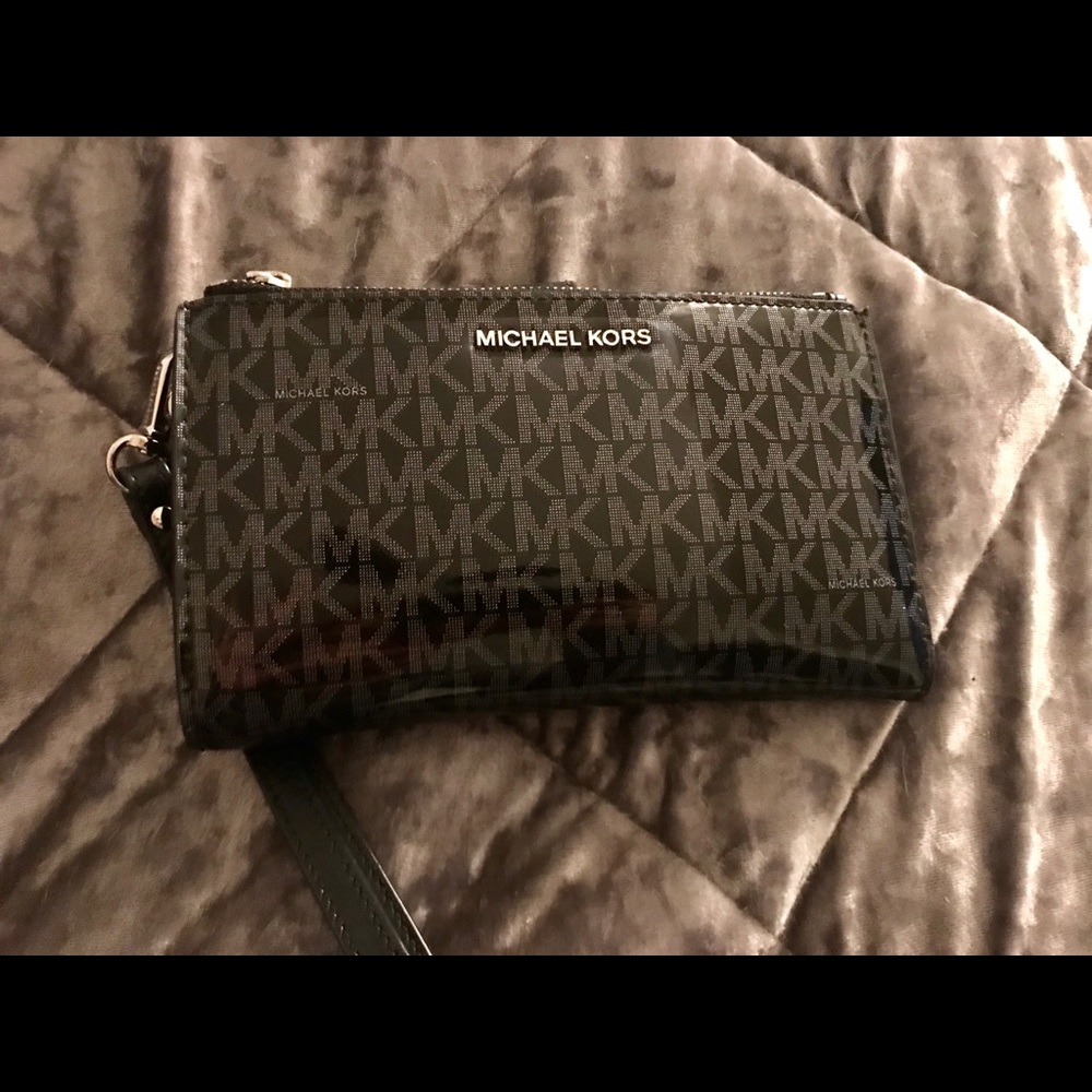 Michael Kors Logo Wallet